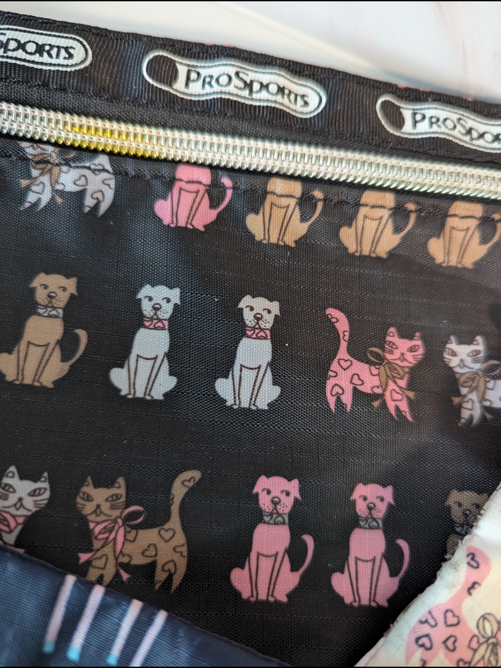 Set Of Three Travel Animal Theme Zip Pouches, LeSportsac, ProSports - Picture 11 of 11